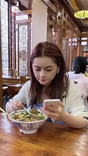 东明网红张姑娘吃瓜,吃瓜成瘾，揭秘娱乐圈幕后风云